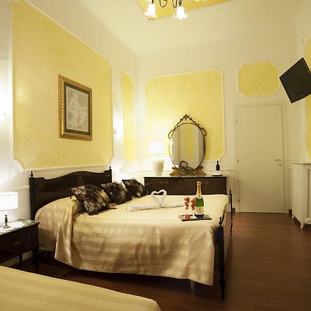 Palazzo Salini - Appartamento Familiare スルモナ 部屋 写真