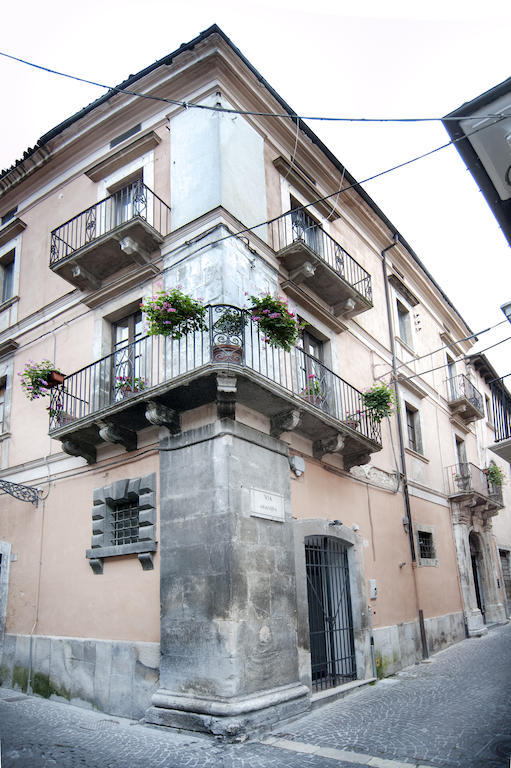 Palazzo Salini - Appartamento Familiare スルモナ エクステリア 写真