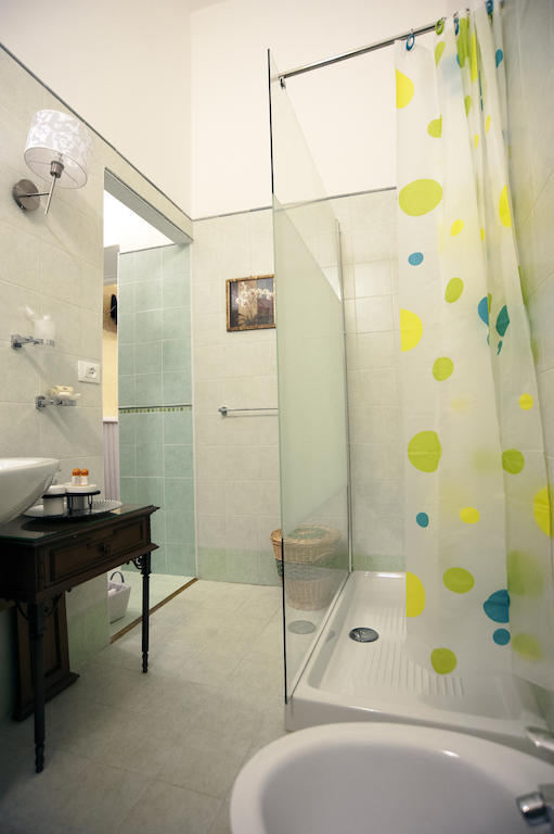 Palazzo Salini - Appartamento Familiare スルモナ 部屋 写真