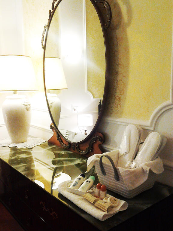 Palazzo Salini - Appartamento Familiare スルモナ 部屋 写真