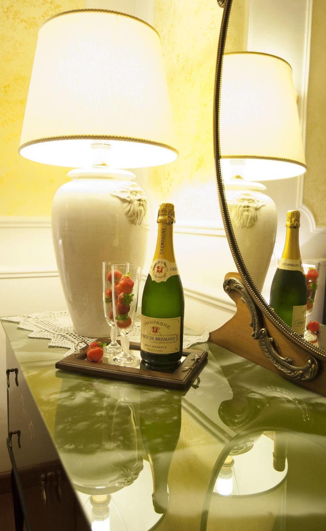 Palazzo Salini - Appartamento Familiare スルモナ エクステリア 写真