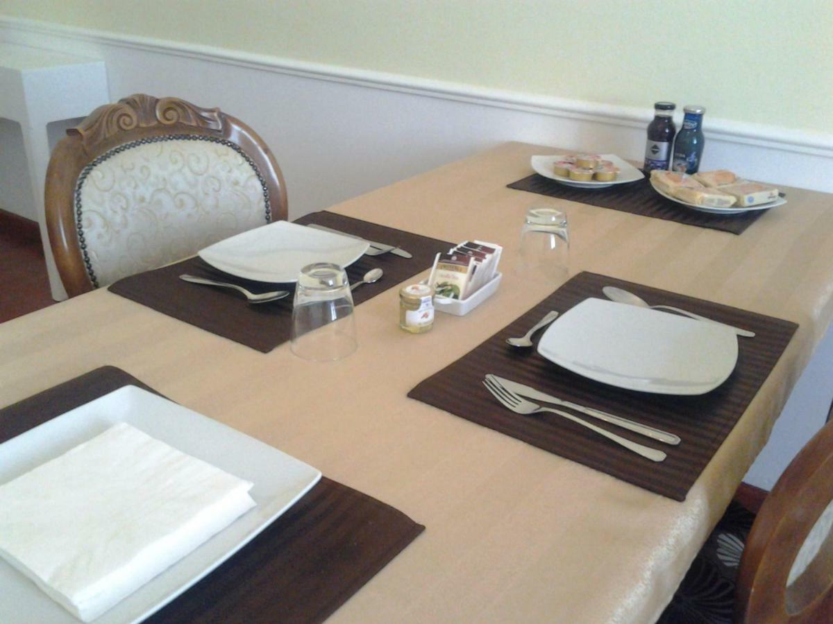 Palazzo Salini - Appartamento Familiare スルモナ 部屋 写真