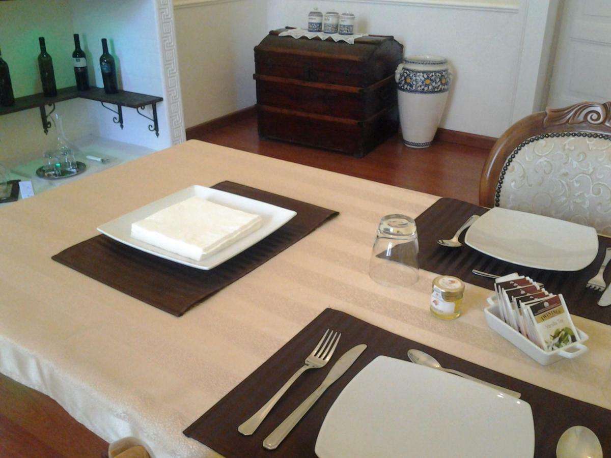 Palazzo Salini - Appartamento Familiare スルモナ 部屋 写真