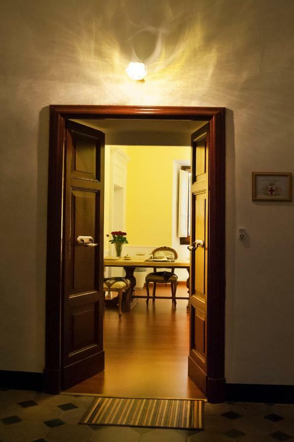 Palazzo Salini - Appartamento Familiare スルモナ エクステリア 写真